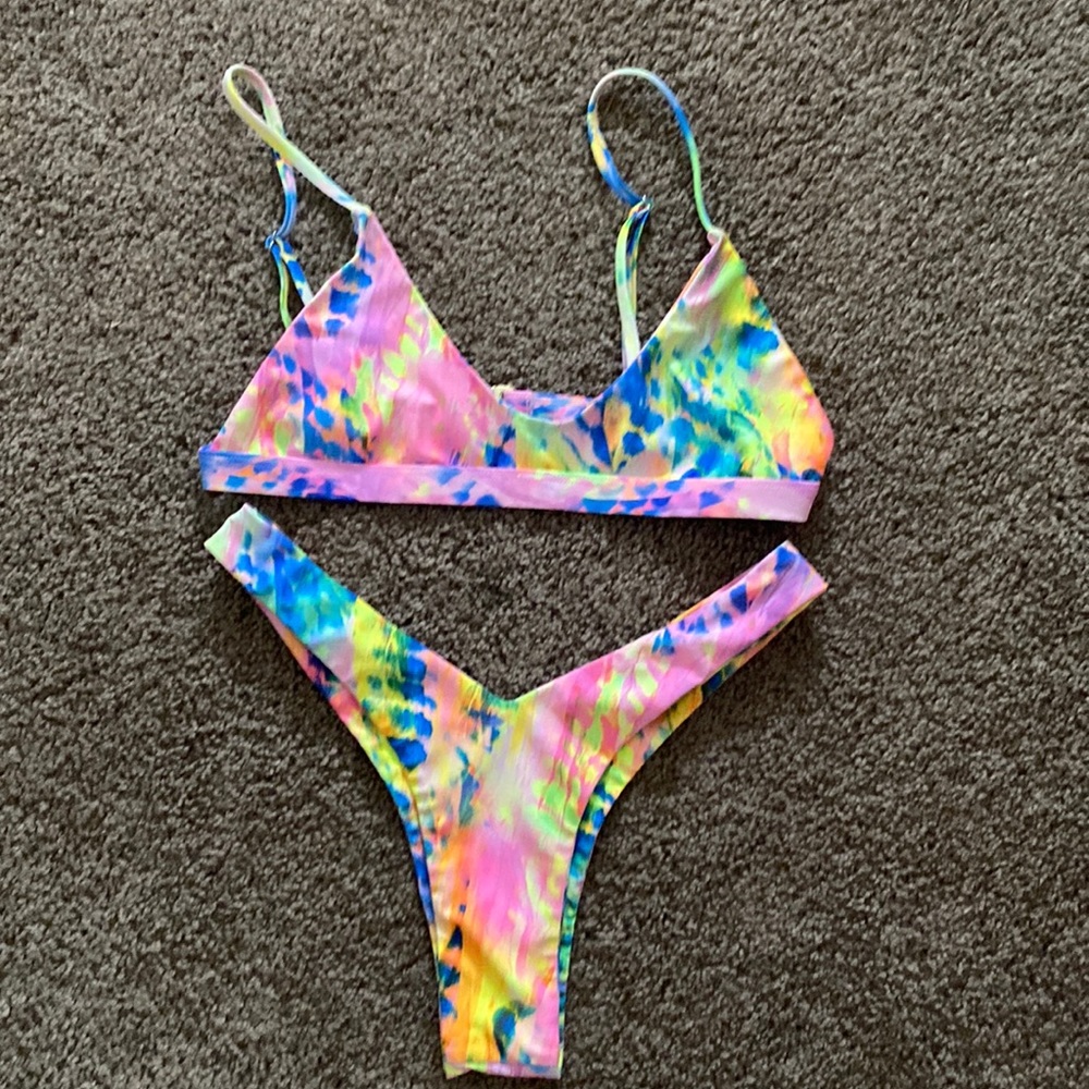 Kulani Kinis top